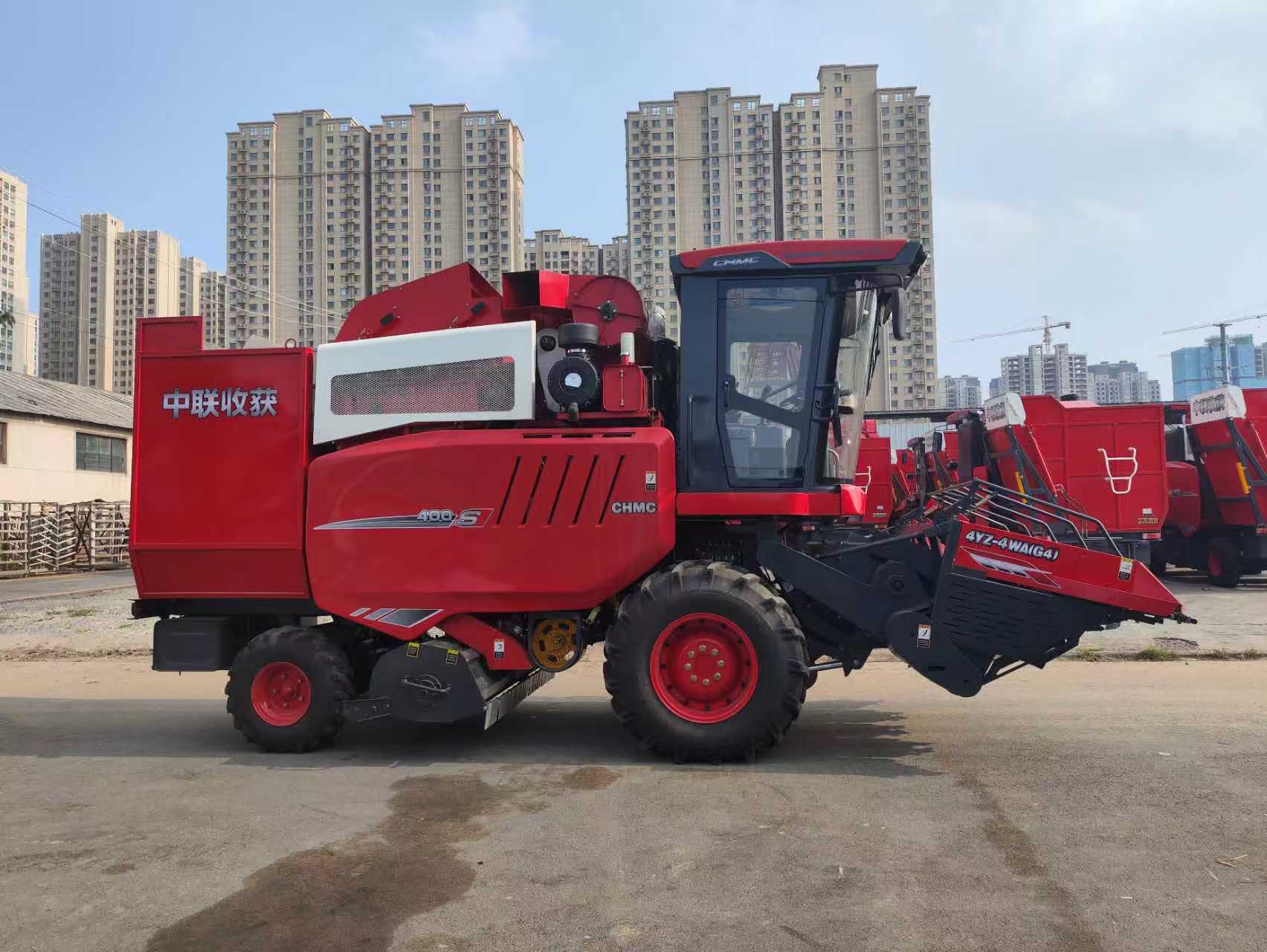 中聯(lián)收獲玉米機 用戶說好才是真的好 4YZ-4WA自走式玉米收獲機